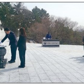 창원 국립 3·15 민주묘지 참배 이미지